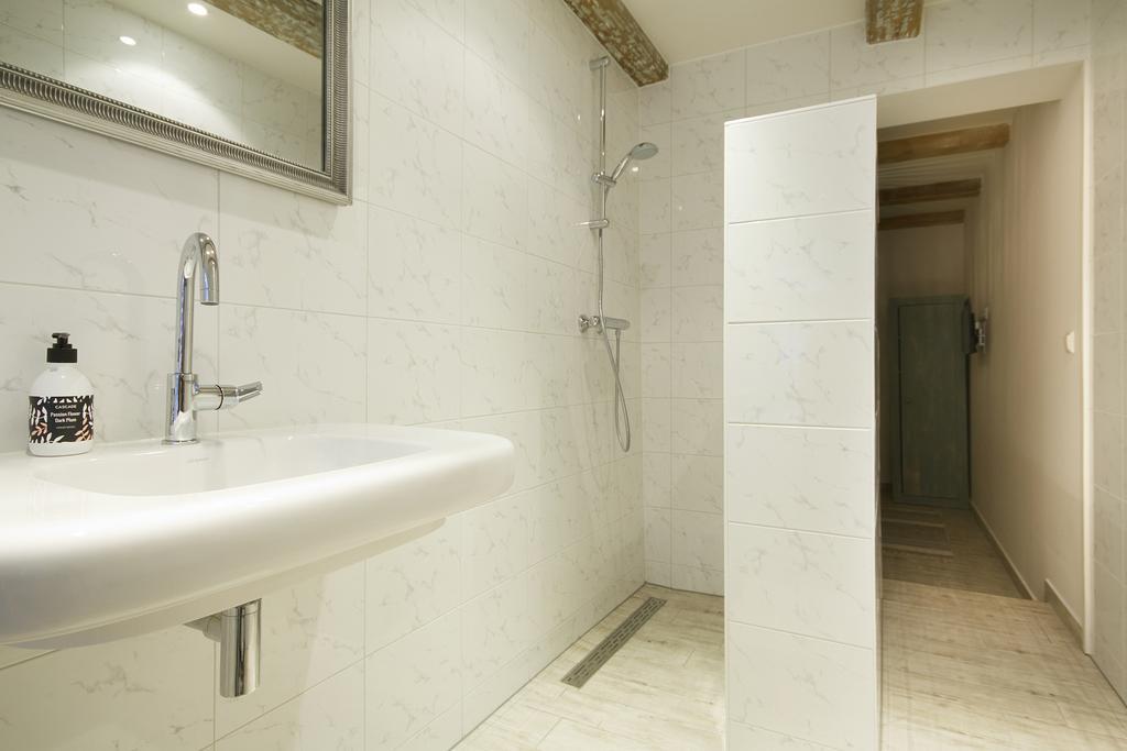 "Karel De Grote" Bergen Aparthotel Екстериор снимка