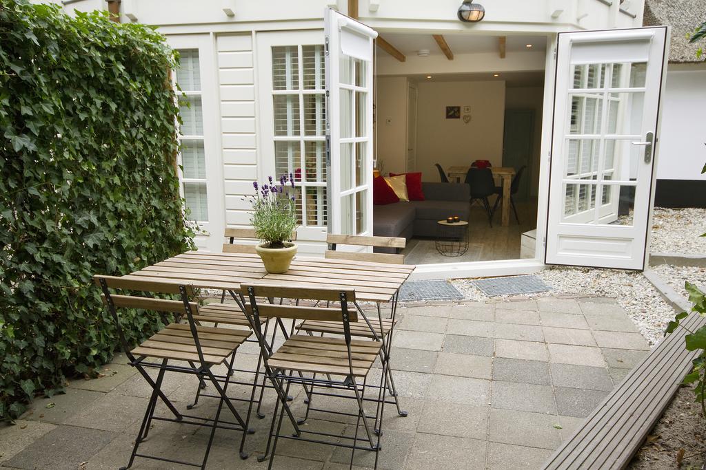 "Karel De Grote" Bergen Aparthotel Екстериор снимка